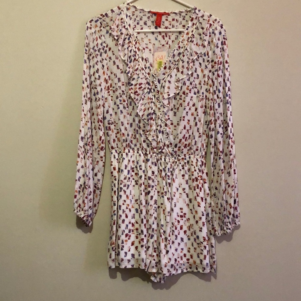 DILLARDS ROMPER